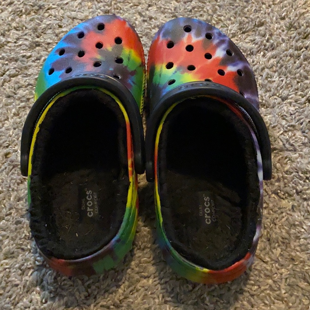 Crocs fur lined tye dye